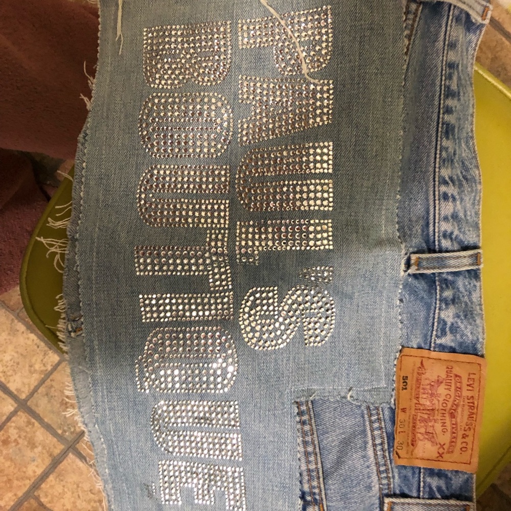 Paul’s Boutique Levi’s skit mini